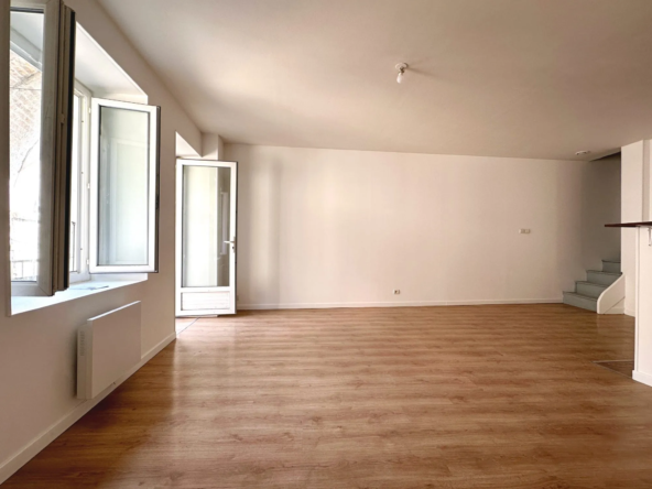Maison de village rénovée à Beaujeu avec potentiel d'aménagement