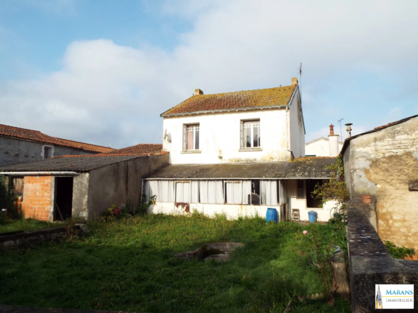 À vendre maison à L'Île d'Elle avec dépendances, garages et jardins - 130 m² habitables