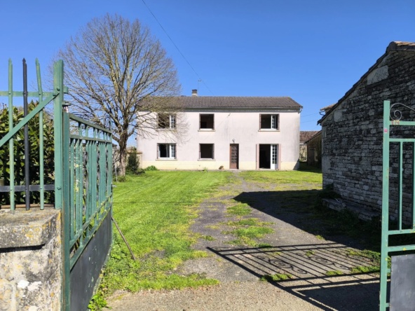 Maison lumineuse 4 chambres avec dépendances à Hanc, 79110