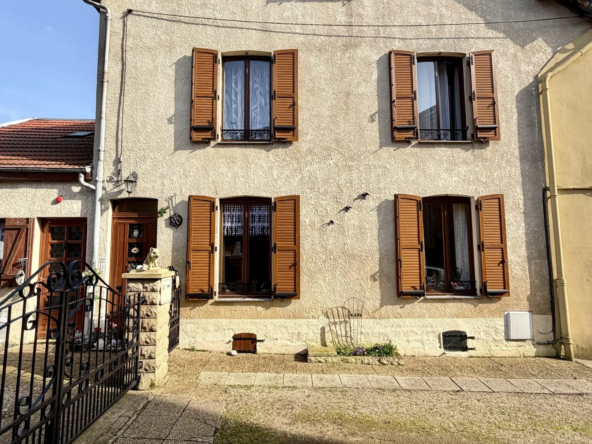 Maison à vendre à Charleville-Mézières avec cave, terrasse et 3 chambres