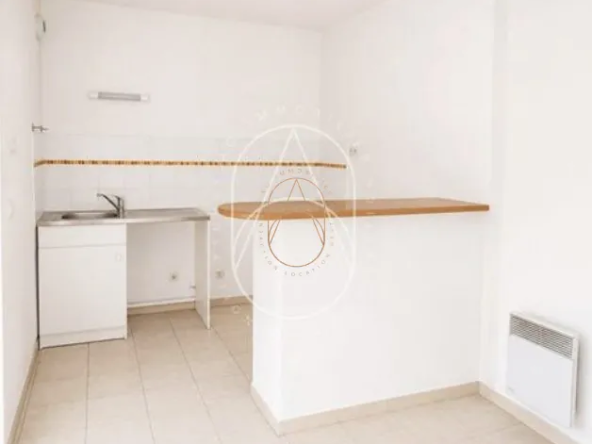 Appartement T2 à Vendre à Nîmes avec Parking et Luminosité