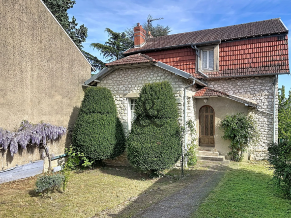 Maison familiale à rénover de 90 m² à La Chaussée-Saint-Victor avec jardin
