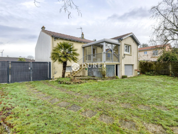 Maison à vendre à Gétigné de 89 m² avec sous-sol et terrain clos