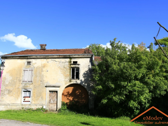 Ferme à rénover avec dépendance et terrain clos à Gruey-lès-Surance