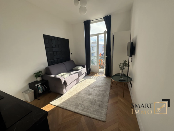Studio à vendre au centre-ville de Nice, 19 m², entièrement meublé avec balcon