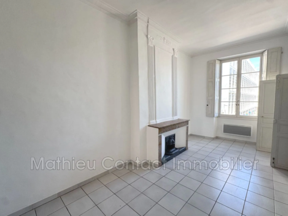 Appartement lumineux de 3 pièces à Nîmes, centre-ville, avec cave et emplacements d'exception