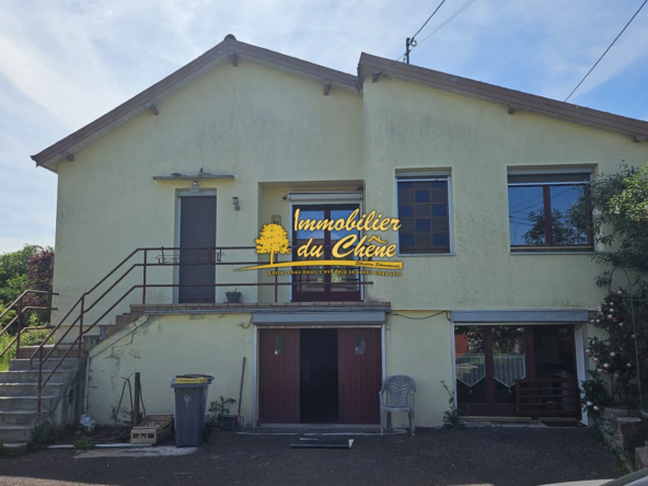 Maison traditionnelle à rénover avec jardin et garage à Luxeuil-les-Bains
