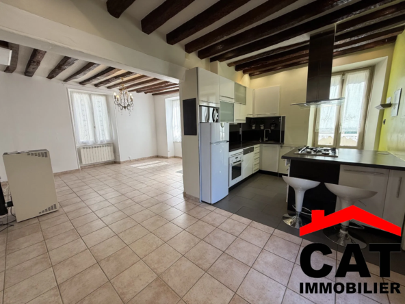 Maison ancienne en pierre avec cour à Champagne-sur-Seine – Idéal famille