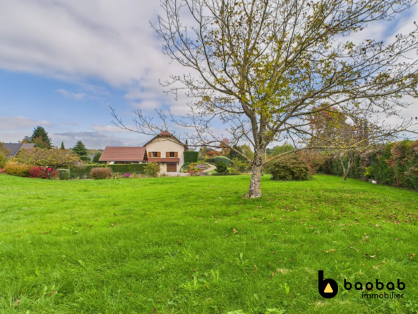 Terrain constructible de 906m² à Saint-Sulpice avec vue sur les montagnes