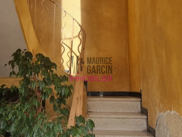 Maison à vendre à Entraigues-sur-la-Sorgue de 145 m² avec terrasse et potentiel de rénovation