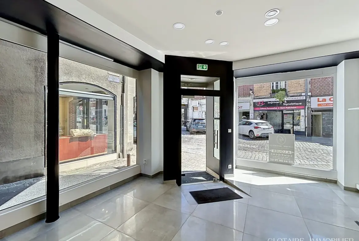 Local commercial à vendre à Noyon – 100 m² rénové avec vitrines et accessibilité PMR 