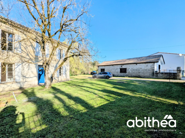 Belle maison en pierre avec jardin à Branne, proche centre – Charme et grands espaces