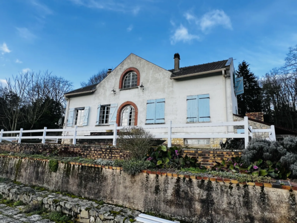 Maison traditionnelle à rénover de 220 m² à Soisy-sur-École avec terrain de 3673 m²
