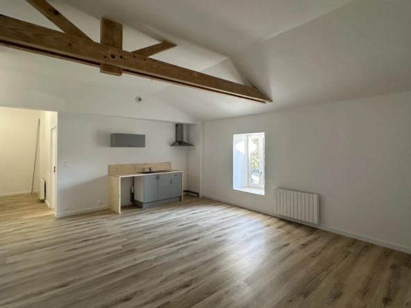 Appartement T3 bis rénové à Beaujeu en centre-ville avec parking