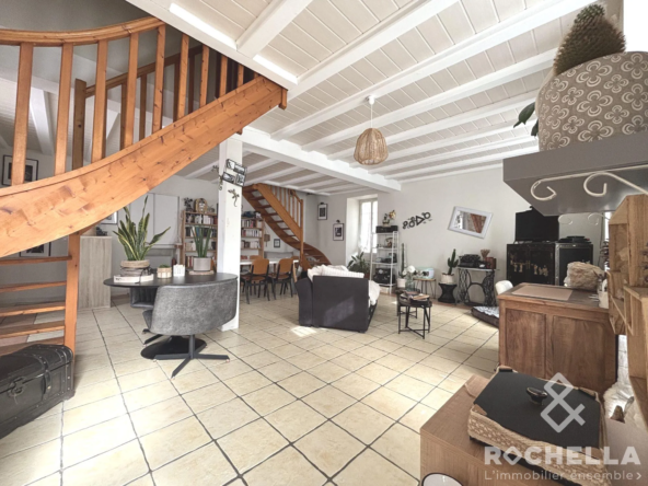 Maison charentaise à vendre à Nieulle-sur-Seudre avec belles volumes et terrasse