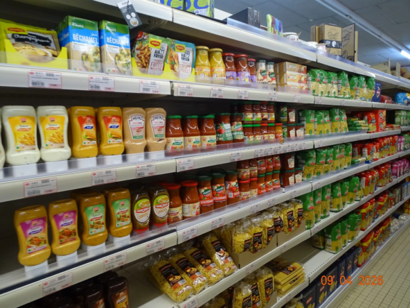 Vente murs commerciaux d'une supérette en Mayenne avec rentabilité attractive