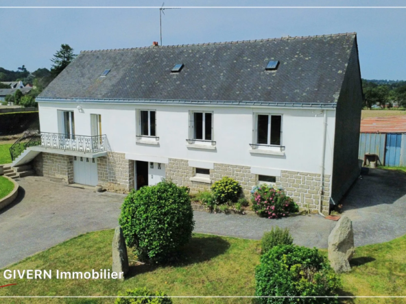 Maison à vendre à Meslan avec sous-sol complet et combles aménageables