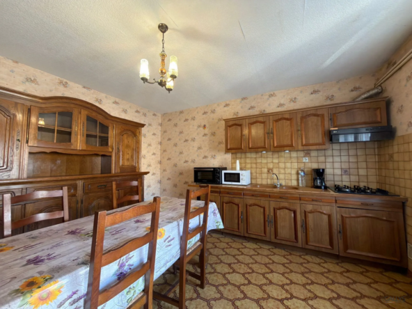 Maison mitoyenne à Jarny avec dépendances et fort potentiel de rénovation