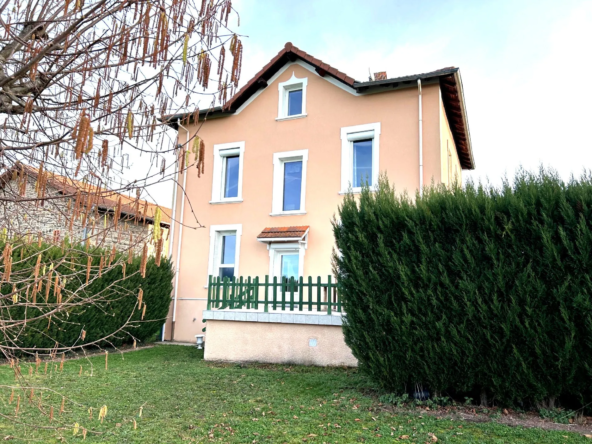 Maison familiale avec grand jardin et vue dégagée à Neulise, Saint-Jodard