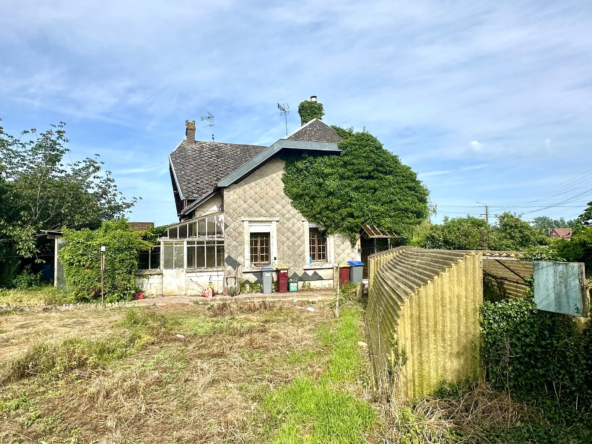 Maison semi-individuelle à rénover à Masnières - Grand potentiel et terrain spacieux