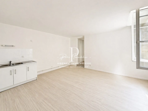 Bel appartement T2 avec extérieur au centre de Bordeaux