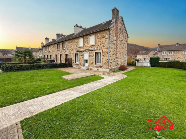 Maison en pierre à Revin, quartier La Campagne avec jardin et annexe