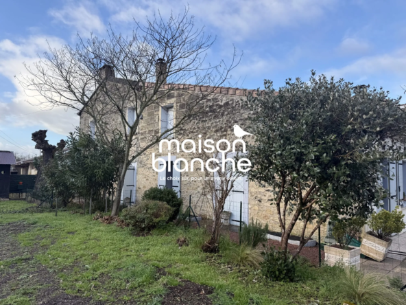 Maison en pierre louée avec jardin à Saint-Denis-de-Pile, classée F énergie