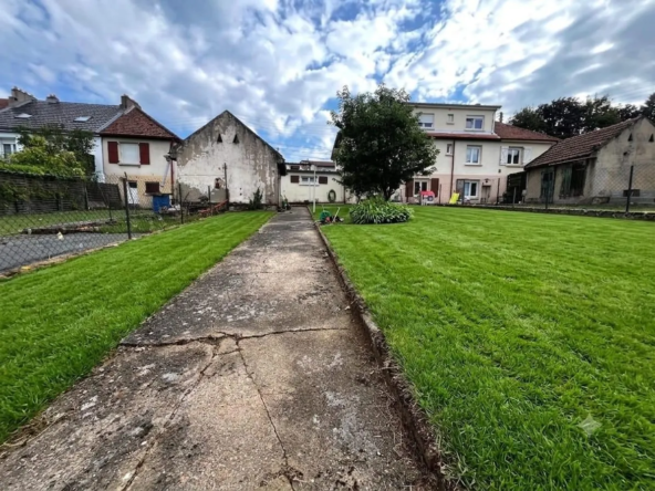 Maison de ville mitoyenne à rénover de 74 m² près du Luxembourg