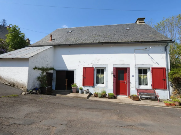 Maison individuelle à Espinchal avec garage et combles aménageables - 84 m²