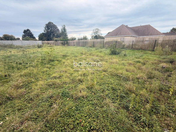 Terrain à bâtir plat de 700 m² à Grand Bourgtheroulde, idéalement situé