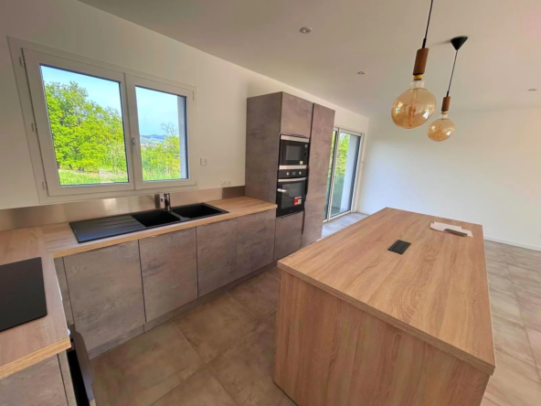 Villa contemporaine en plain-pied avec jardin à Chauffailles