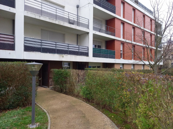 Appartement T3 avec deux terrasses et parking à Tours Nord