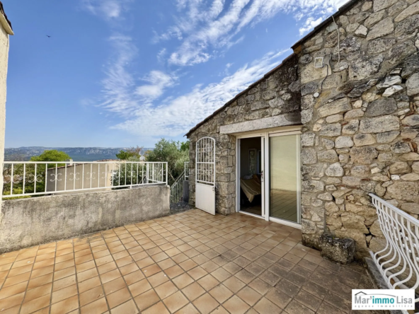 Appartement avec terrasse tropézienne et vue panoramique à Mallemort