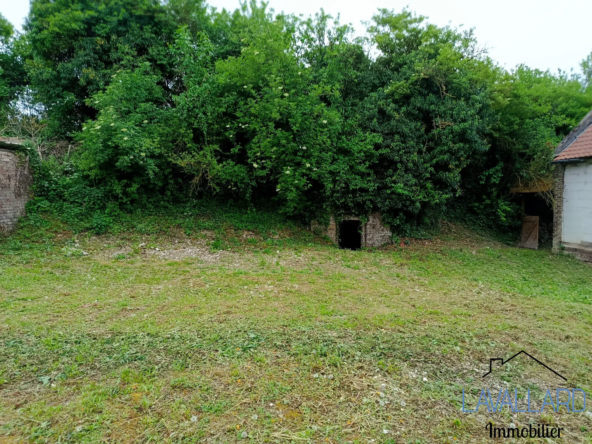 Terrain constructible de 1600m² à Flixecourt, idéal pour votre maison sur mesure