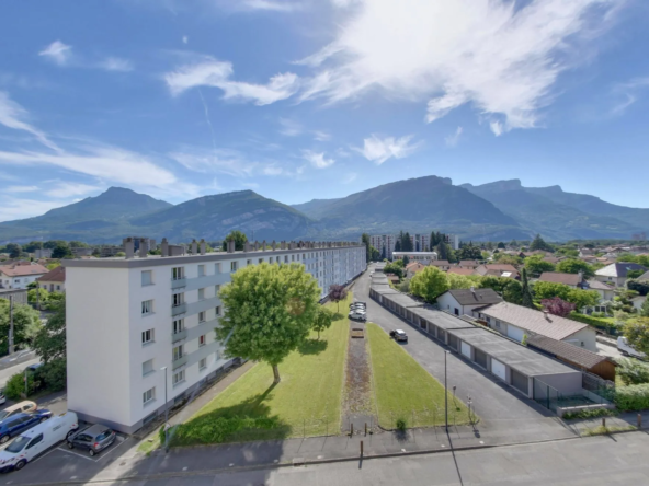 Appartement 3 pièces avec balcon à Saint Egrève, proximité tram et commodités