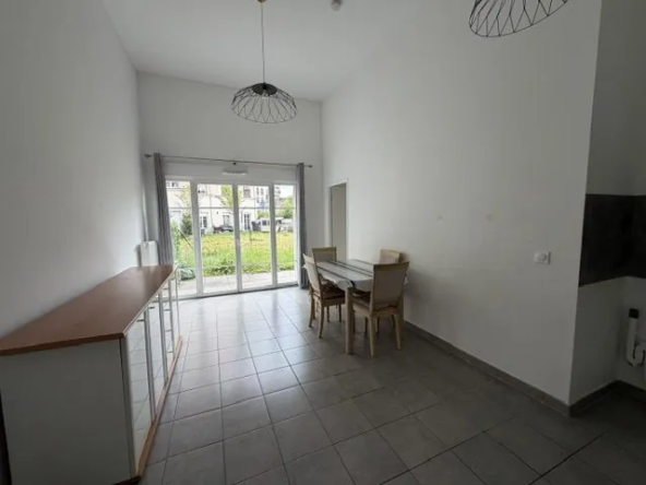 Appartement F2 récent avec terrasse et parking à Le Blanc-Mesnil proche Aéroport et métro