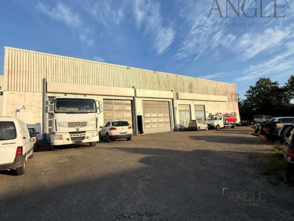 À vendre: bâtiment commercial de 980 m² à Mamers avec grand terrain