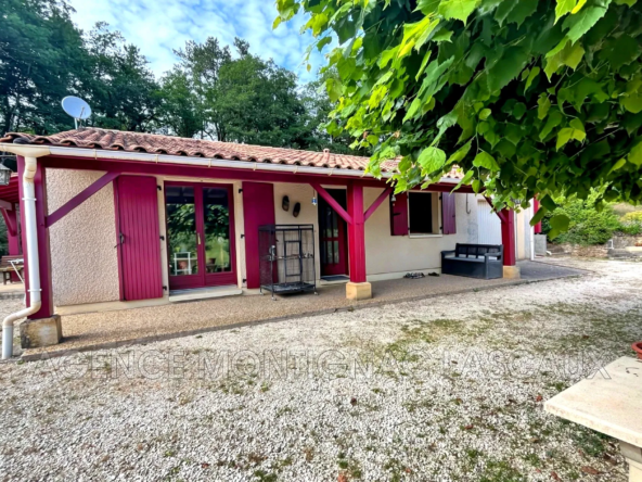 À vendre maison de plain-pied à Montignac-Lascaux avec grand terrain boisé