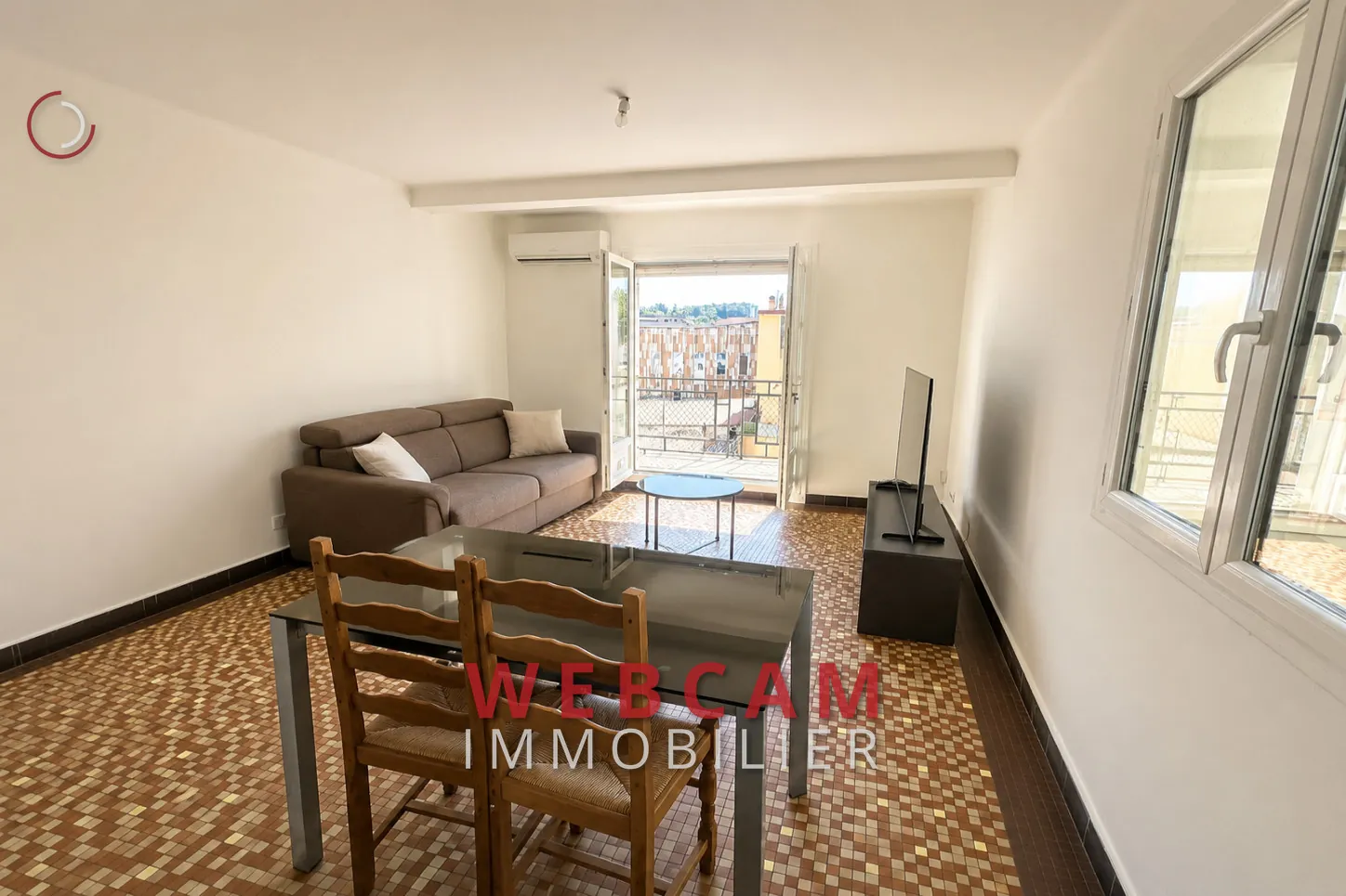 Charmant appartement 2 pièces avec terrasse à Cannes La Bocca 
