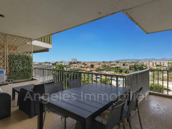 Appartement à vendre à Antibes Puy avec terrasse, piscine et vue mer
