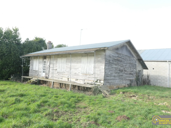 Anciennes maisons en bois avec dépendance à rénover sur 1614 m² à Grandparigny