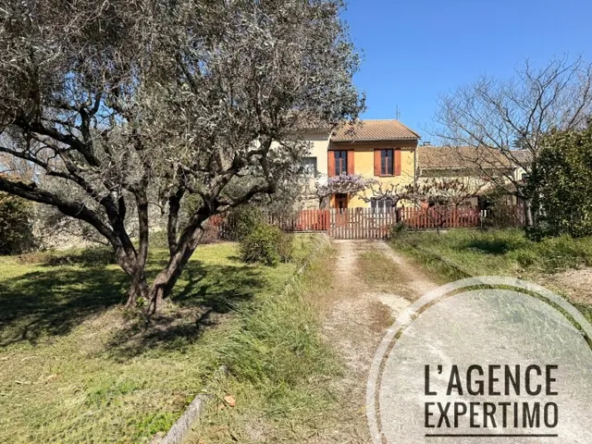 Maison à rénover avec dépendances à Jonquières, fort potentiel et emplacement idéal