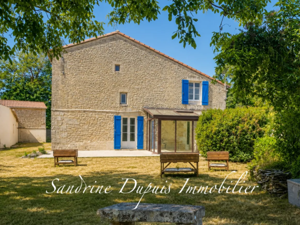 Maison en pierre avec 6 chambres, gîte indépendant et dépendance à Bois - Idéal famille ou location