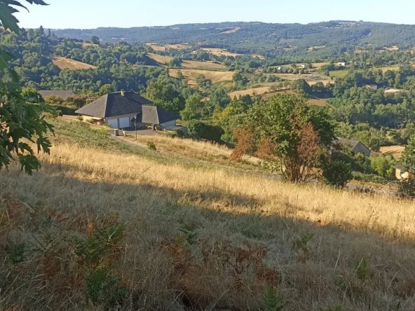 Terrain constructible à Dampniat de 1 615 m2 avec vue dégagée