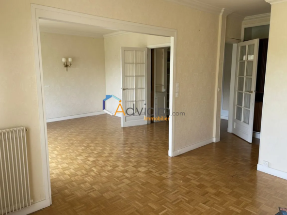 salon Appartement 4/5 pièces à Olivet avec parc, Balcon et parking sécurisé