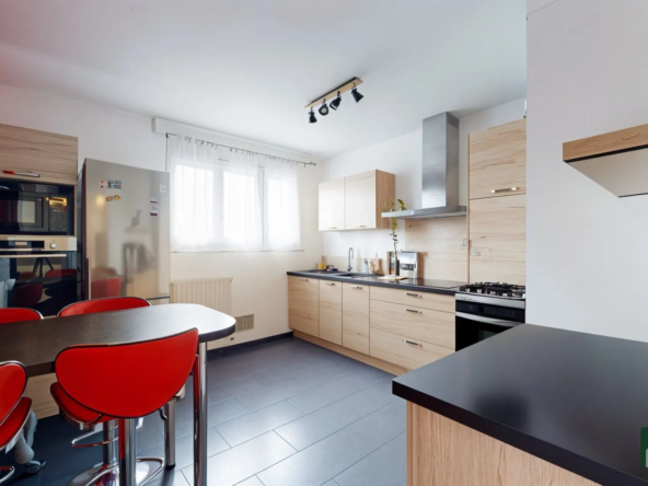 Cuisine  Appartements T4 lumineux avec balcon, cave et parking à Lucé