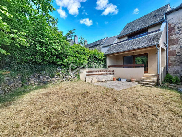 Maison à vendre à Saint-Côme-d'Olt avec jardin et terrasse, rénovée en 2025