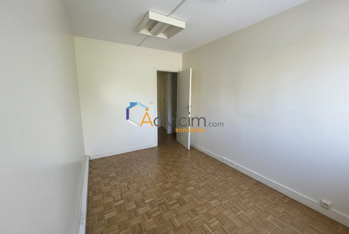 Appartement à vendre à Olivet, résidence Beauséjour avec piscine et parking 