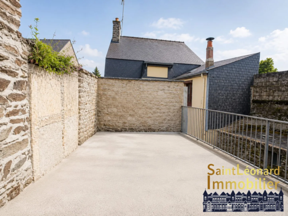 Investissez dans cet appartement T2 à Fougères avec terrasse et cave
