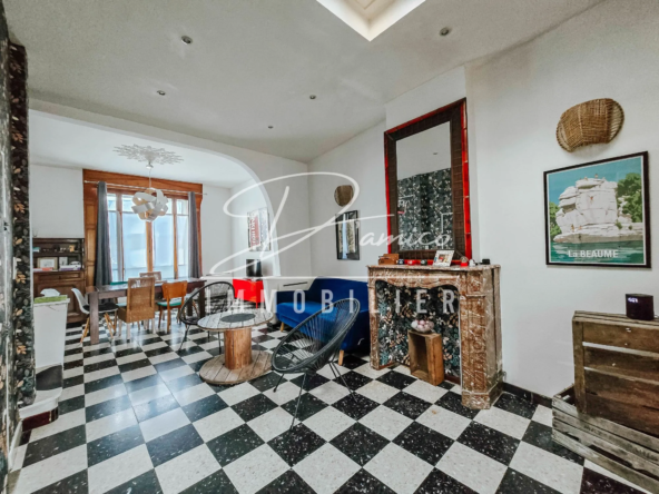 Maison avec dépendances, atelier, et studio à Escaudoeuvres, idéal pour professionnel ou bricoleur